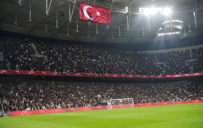 "Beşiktaş Maçında 'Yönetim İstifa' Çığlıkları Sahada Yankı Buldu!"