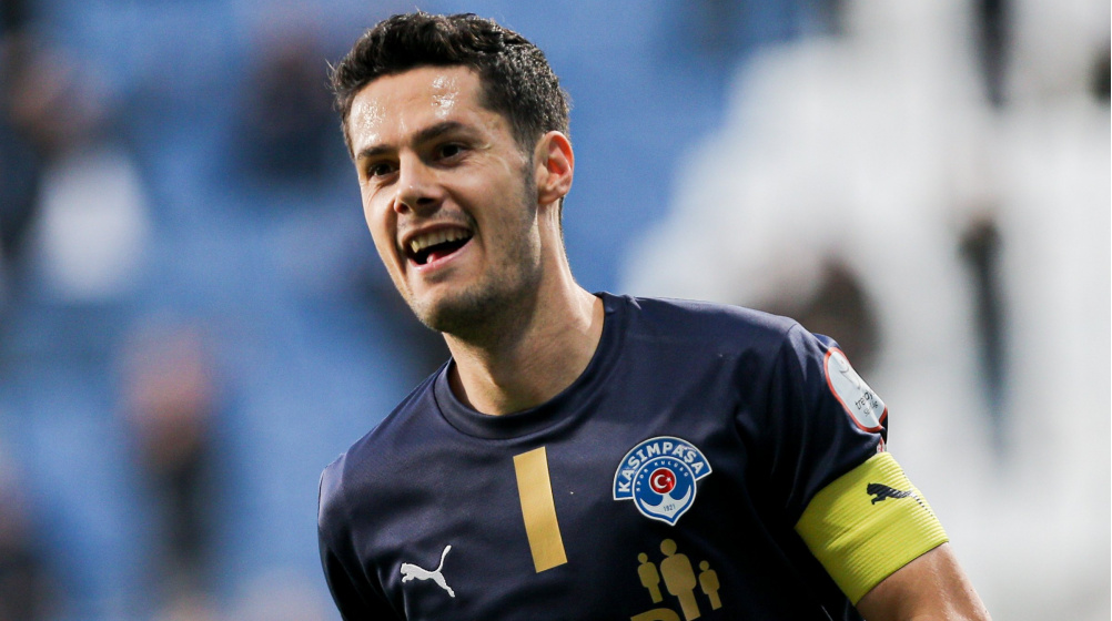 "Haris Hajradinović, Kasımpaşa'da Uzatmalı Kalıyor: İşte Yeni 1+1 Yıllık Sözleşme Detayları"