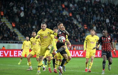"İstanbulspor, Deplasmanda Arca Çorum FK'ya 3 Golle Üstünlük Sağladı!"
